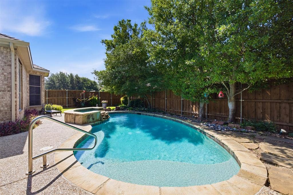 1305 Neches Drive, Allen, TX 75013 1305 Neches Drive, Allen, TX 75013