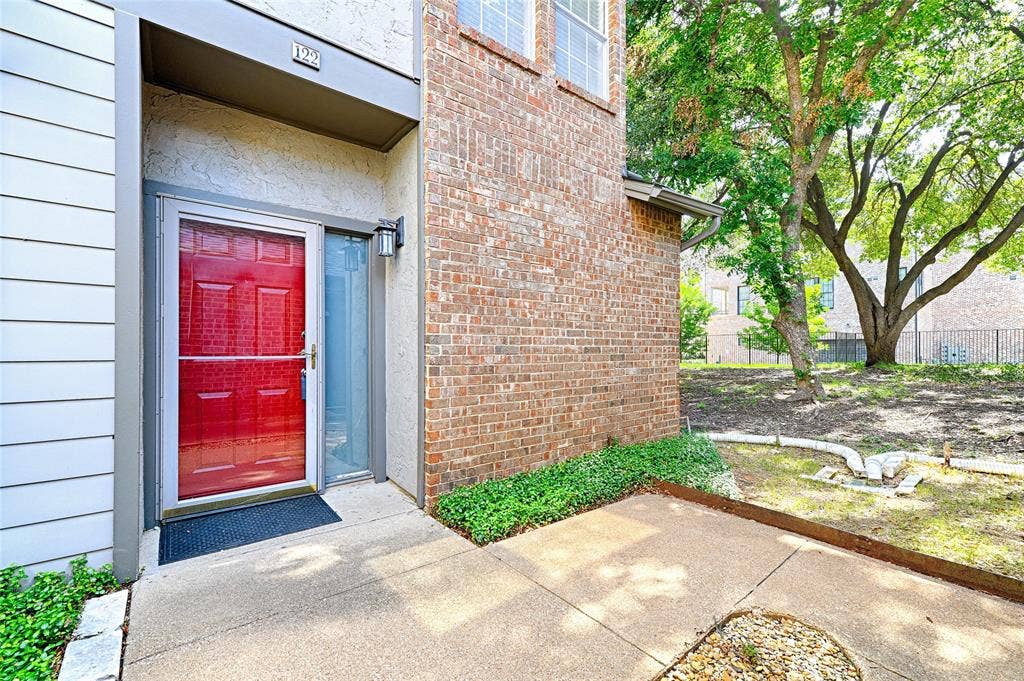 4067 Beltway Drive, #122, Addison, TX 75001 Welcome to Unit #122 at Pecan Square!
