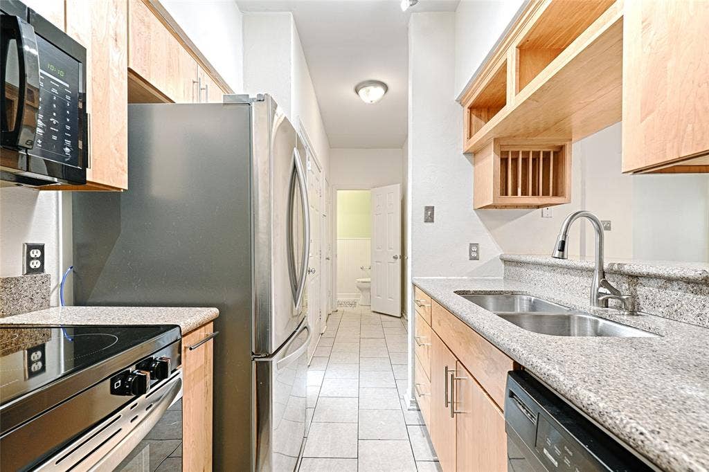 4067 Beltway Drive, #122, Addison, TX 75001 Refrigerator will convey.