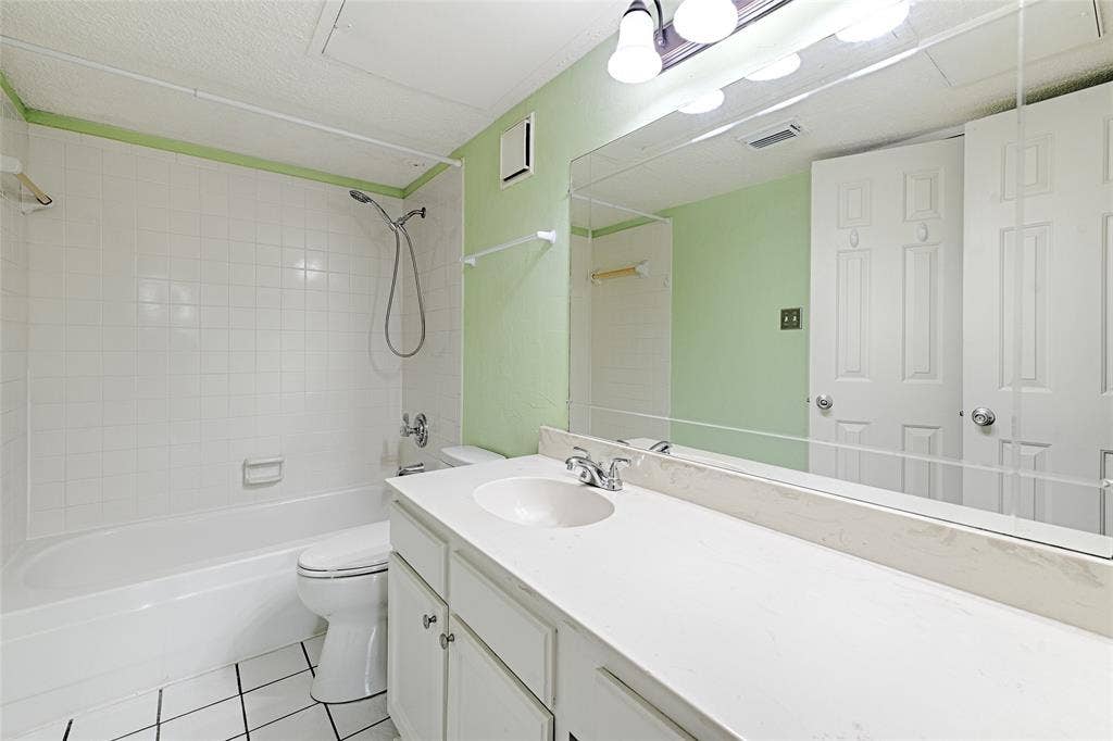 4067 Beltway Drive, #122, Addison, TX 75001 4067 Beltway Drive, #122, Addison, TX 75001