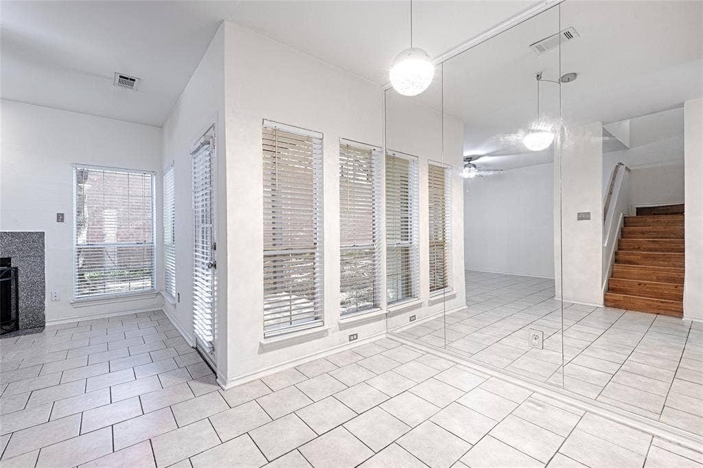 4067 Beltway Drive, #122, Addison, TX 75001 Light and bright end unit.