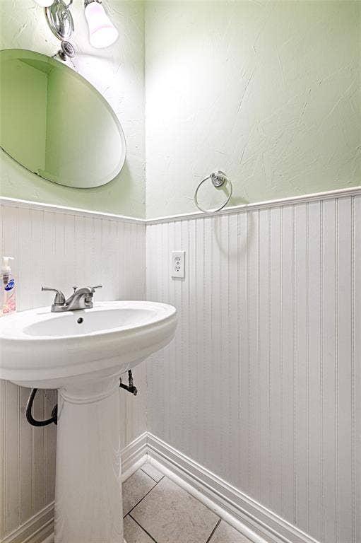4067 Beltway Drive, #122, Addison, TX 75001 Downstairs half bath