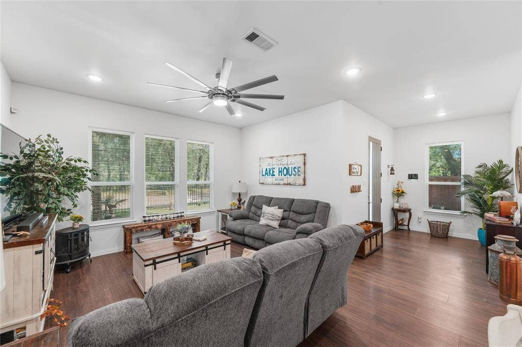 6156 Inca Drive, Mabank, TX 75156 6156 Inca Drive, Mabank, TX 75156