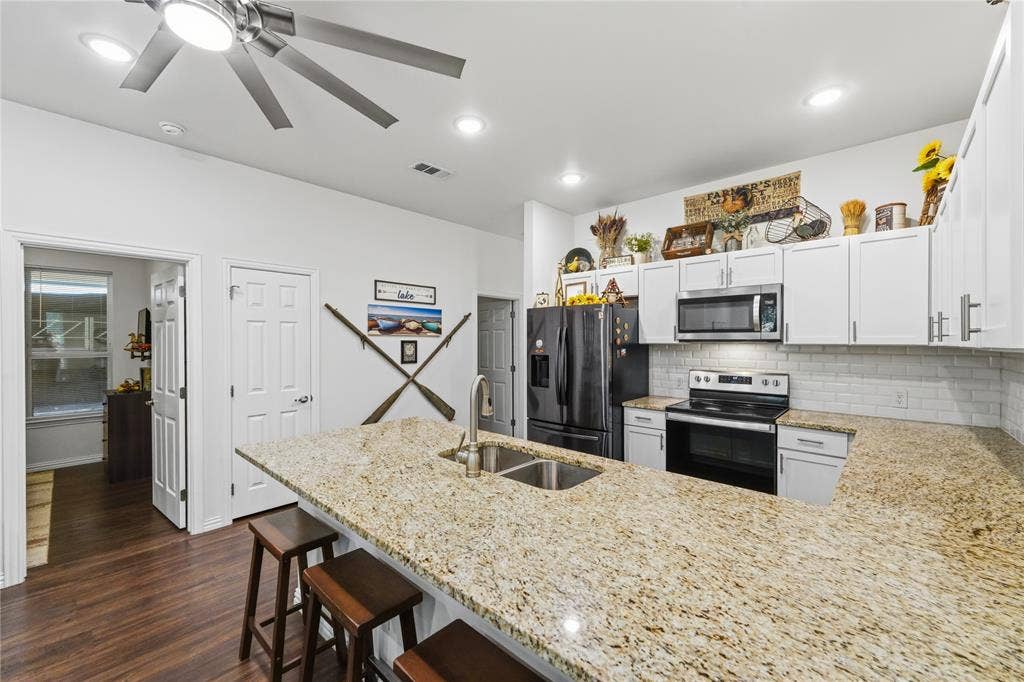 6156 Inca Drive, Mabank, TX 75156 6156 Inca Drive, Mabank, TX 75156