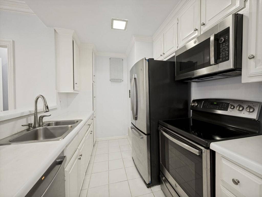5907 Hillcrest Avenue, #C2, University Park, TX 75205 5907 Hillcrest Avenue, #C2, University Park, TX 75205