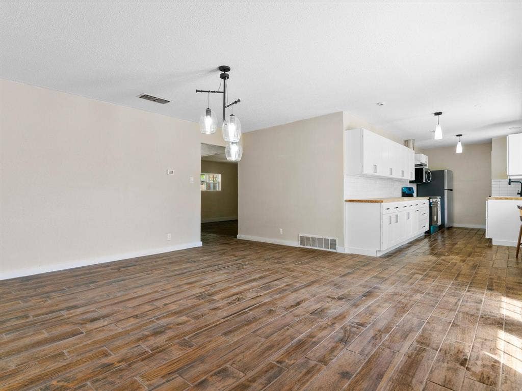 6620 Bernadine Drive, Watauga, TX 76148 6620 Bernadine Drive, Watauga, TX 76148