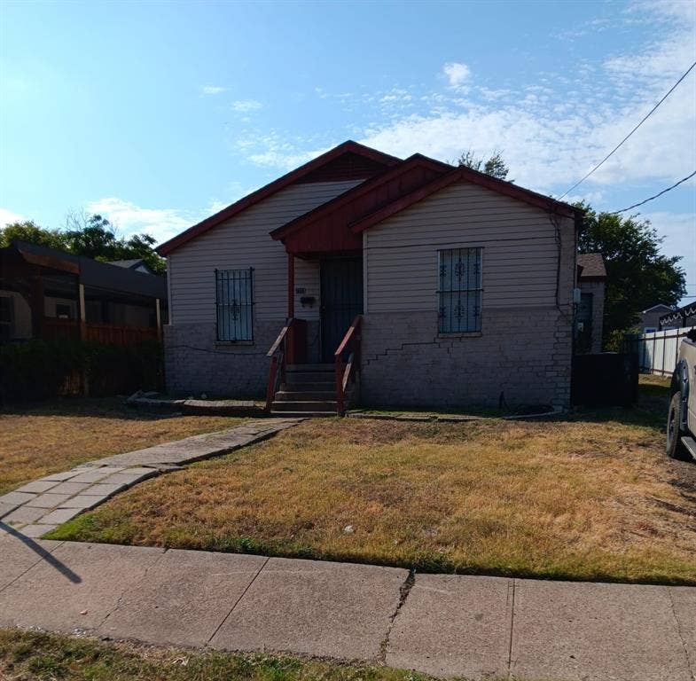 Property photo for 2213 Lea Crest Drive, Dallas, TX