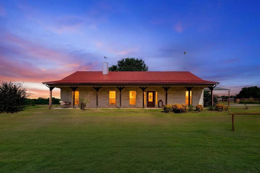 Property photo for 2210 County Road 1076, Celeste, TX