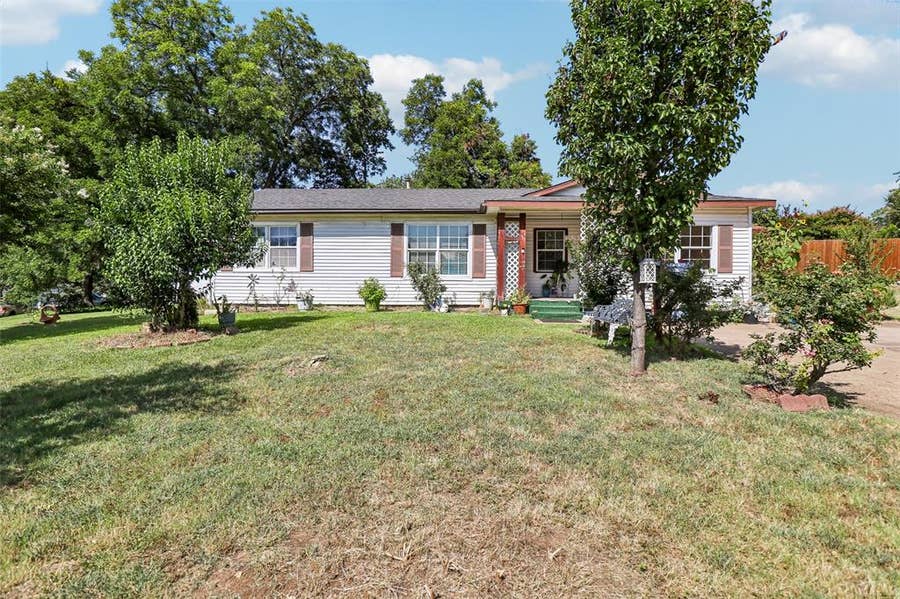 Property photo for 13905 Albemarle Drive, Farmers Branch, TX