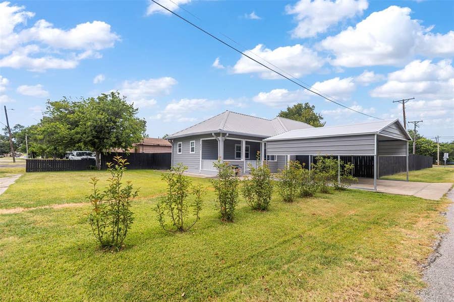 Property photo for 607 S MAIN Street, Kemp, TX
