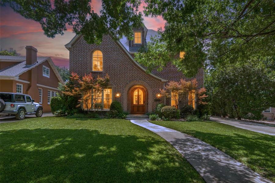 Property photo for 6122 Bryan Parkway, Dallas, TX