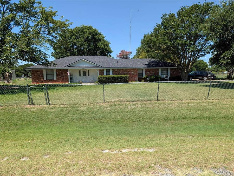 Property photo for 125 Hollie Drive, Red Oak, TX