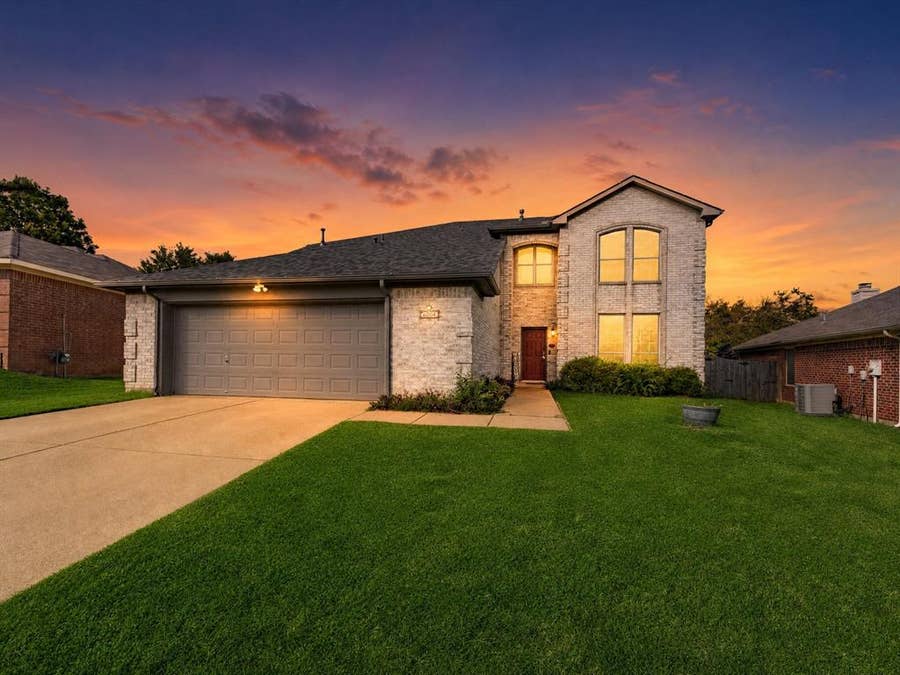 Property photo for 5004 Vaquero Drive, Arlington, TX