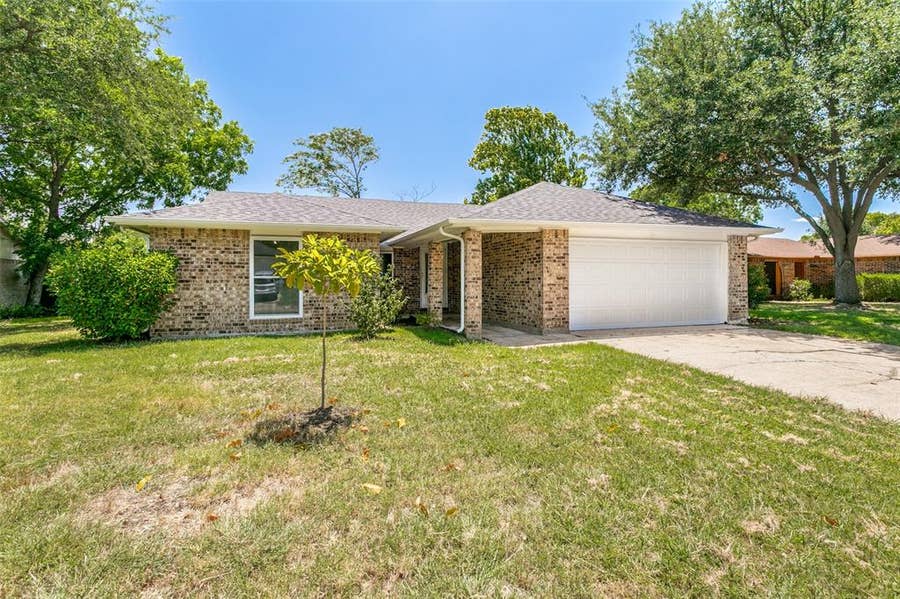 Property photo for 421 Goldfinch Drive, Fort Worth, TX