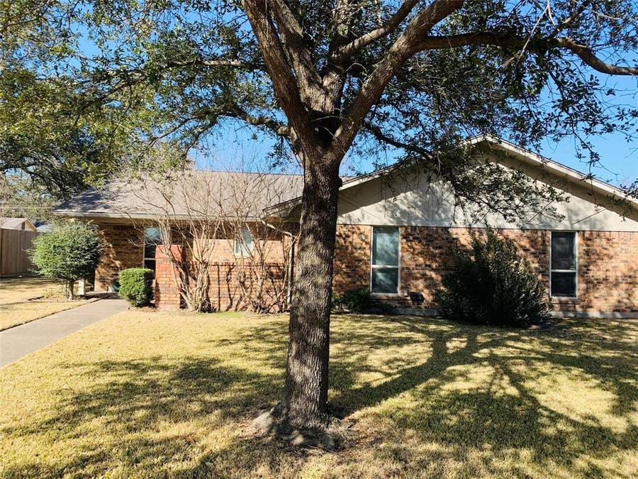 Property photo for 107 Sunview Street, Sunnyvale, TX