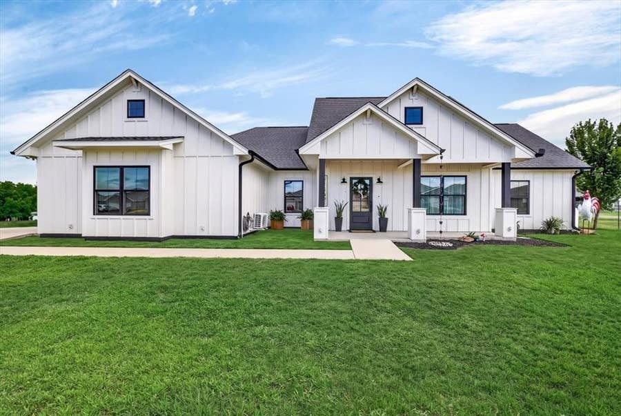 Property photo for 18220 County Road 4001, Mabank, TX