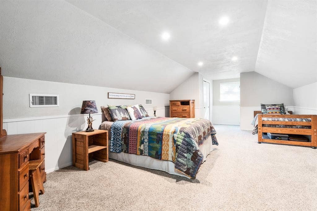 2621 Arroyo Road, Waco, TX 76710 Upstairs bedroom