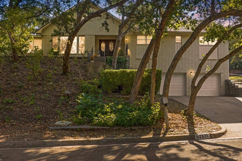 2621 Arroyo Road, Waco, TX 76710 2621 Arroyo Road, Waco, TX 76710