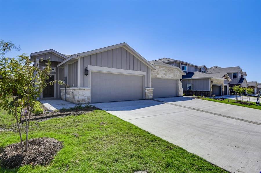 Property photo for 736 Wheatfield Drive, Venus, TX