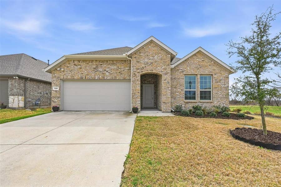 Property photo for 610 Jamestown Lane, Fate, TX