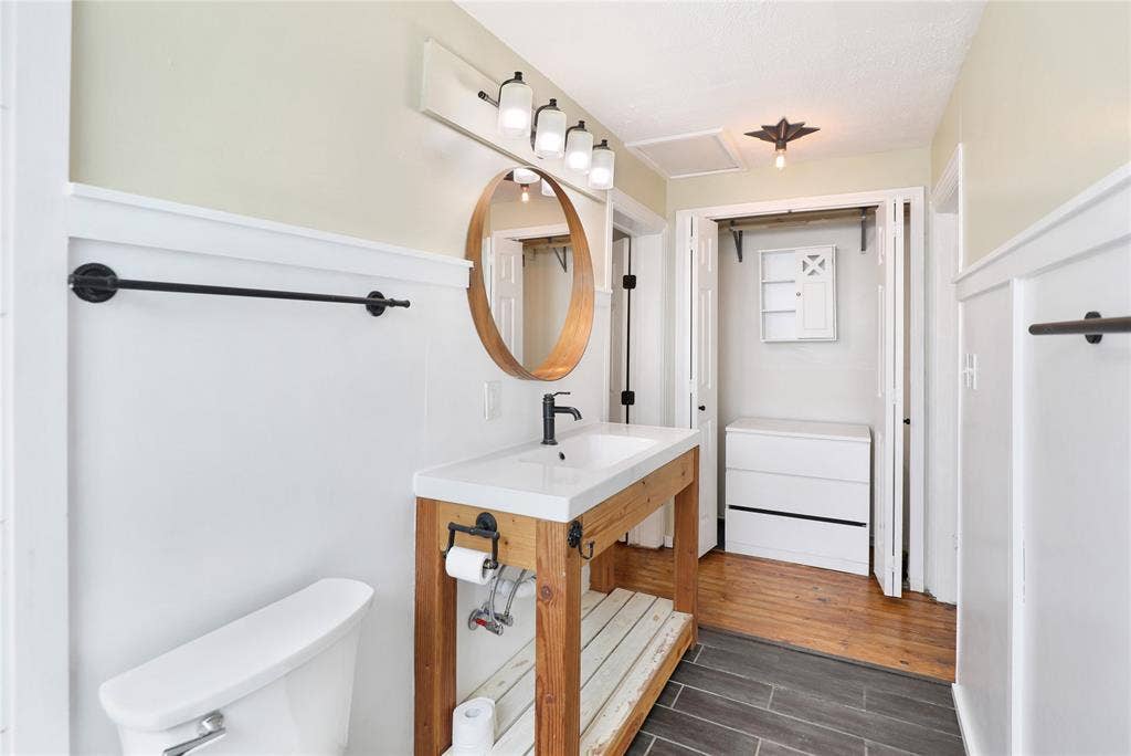1201 1/2 Cole Street, McKinney, TX 75069 Bathroom