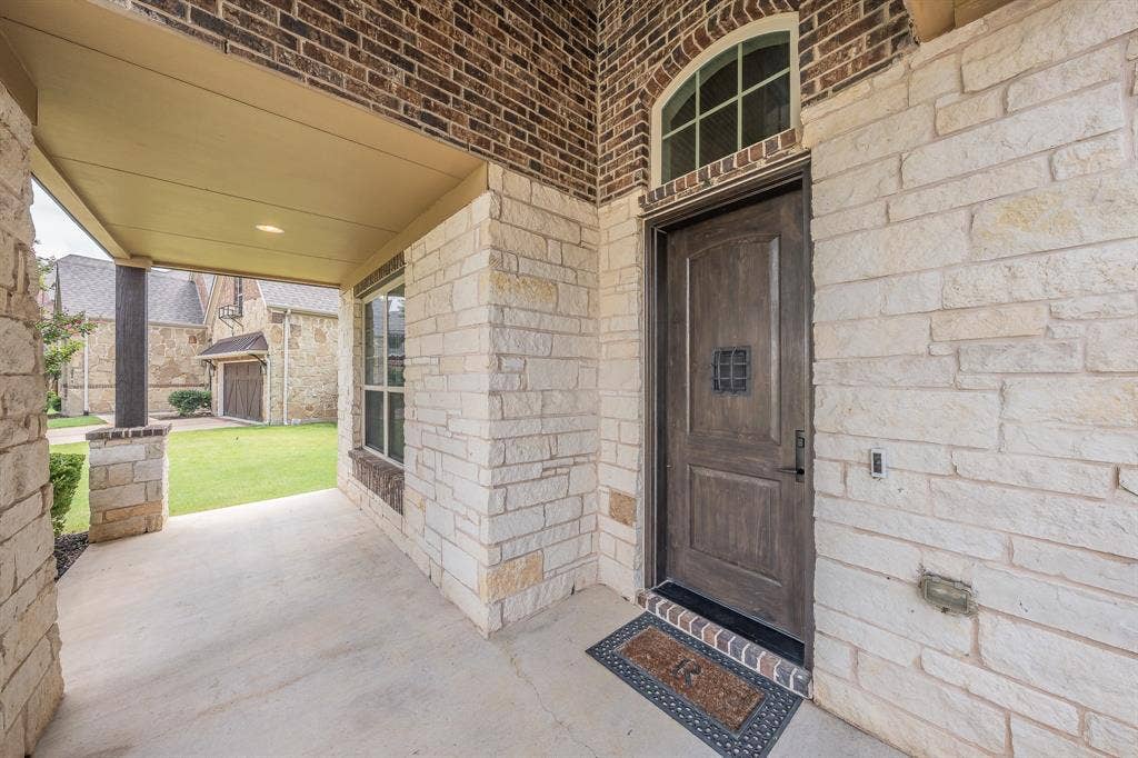1233 Clearwater Drive, Frisco, TX 75036 Front porch