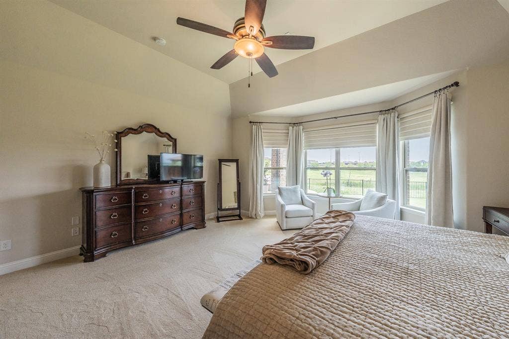 1233 Clearwater Drive, Frisco, TX 75036 Master bedroom