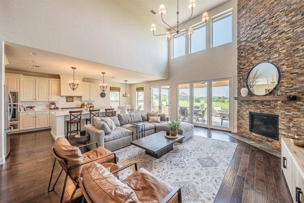 1233 Clearwater Drive, Frisco, TX 75036 1233 Clearwater Drive, Frisco, TX 75036