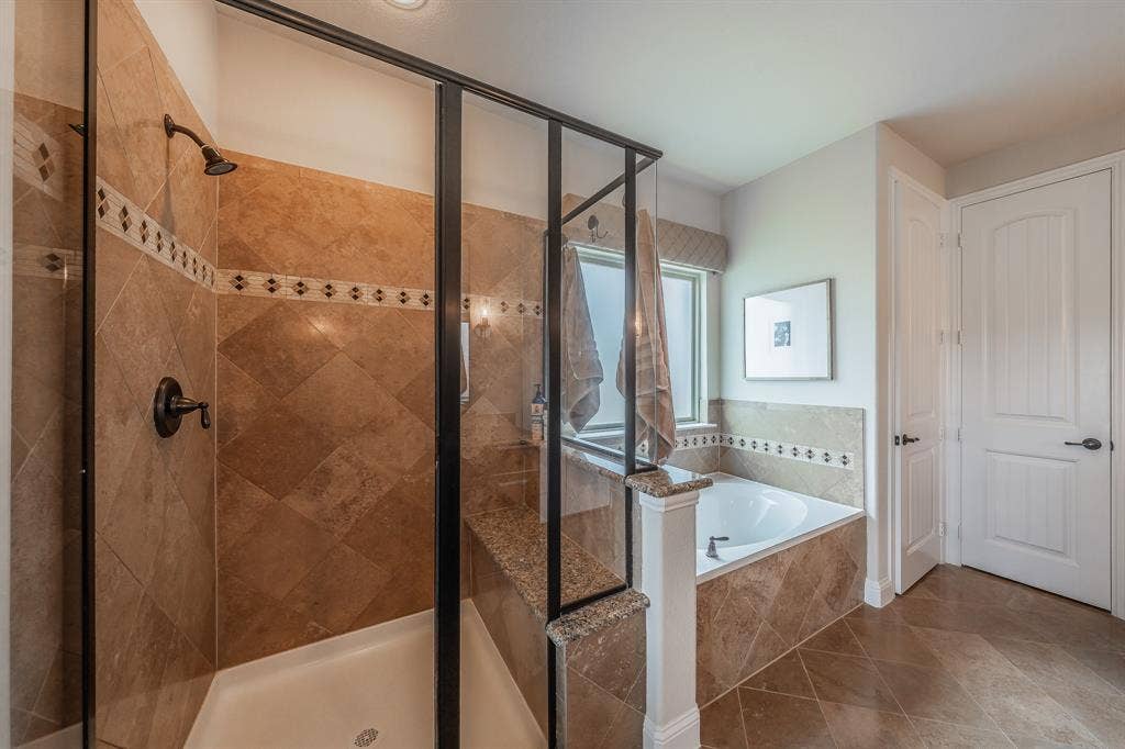 1233 Clearwater Drive, Frisco, TX 75036 Master bathroom