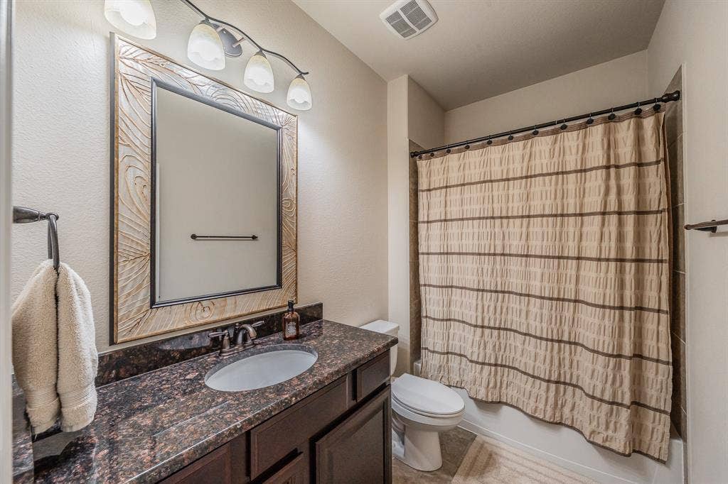 1233 Clearwater Drive, Frisco, TX 75036 Guest Bath 1