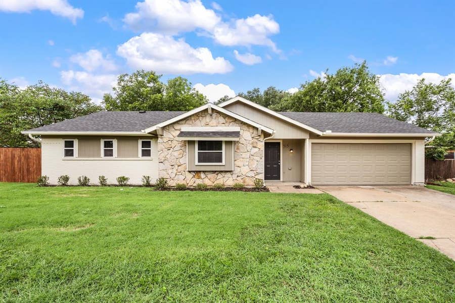 Property photo for 515 Brynmawr Court, Arlington, TX