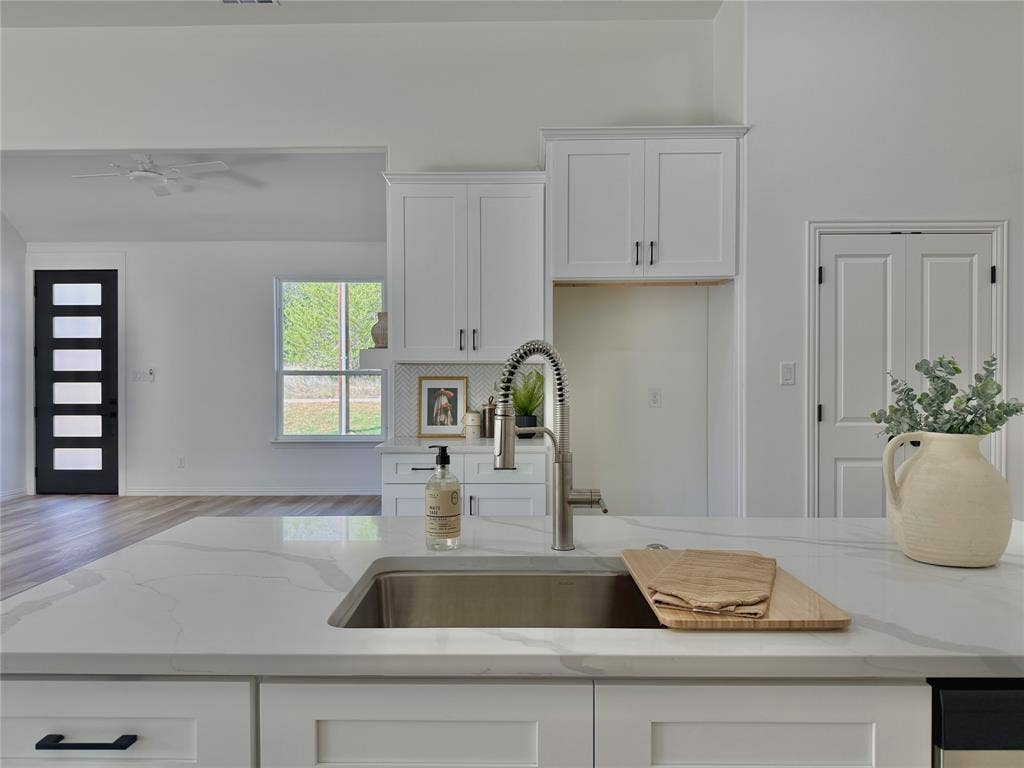 4620 Evening View Drive, Granbury, TX 76048 4620 Evening View Drive, Granbury, TX 76048