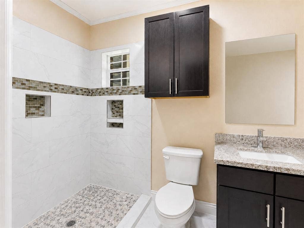 6011 Haley Way, Crandall, TX 75114 Room#2 restroom