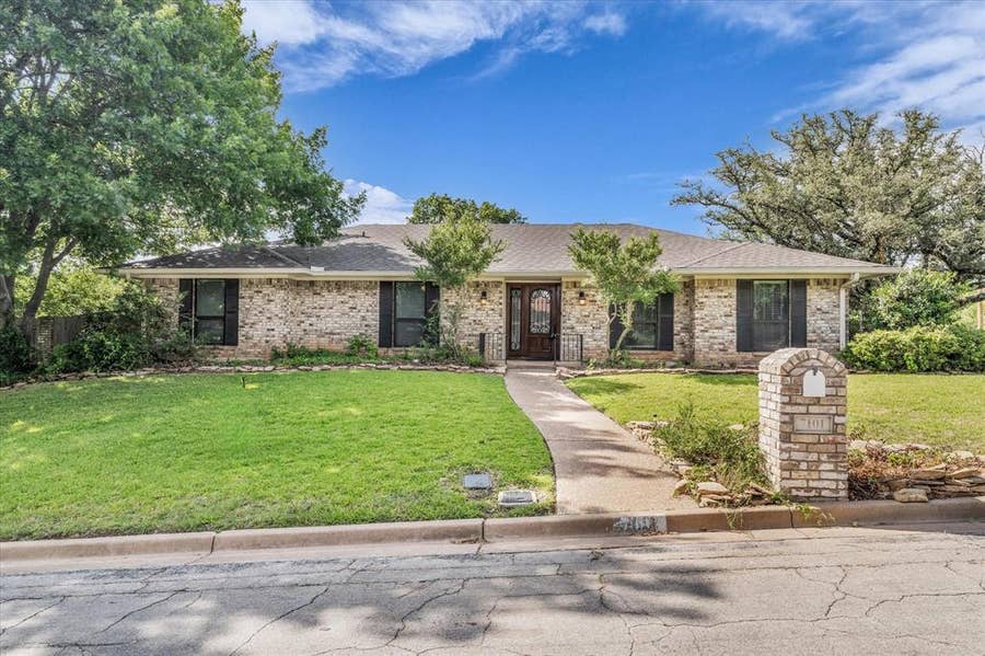Property photo for 7101 Country Club Road, Waco, TX