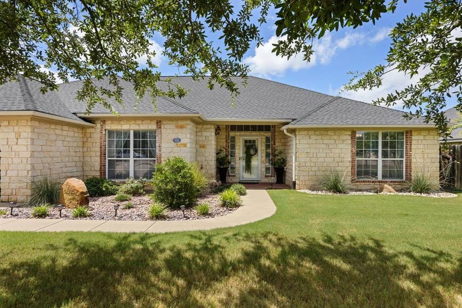 Property photo for 616 Parker Lane, Granbury, TX