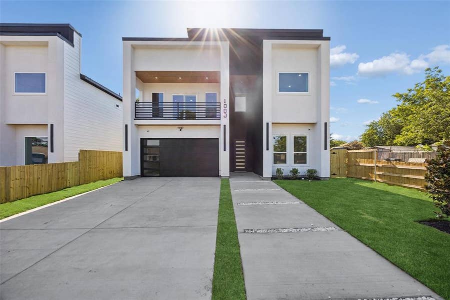 Property photo for 1000 N Bagley Street, Dallas, TX