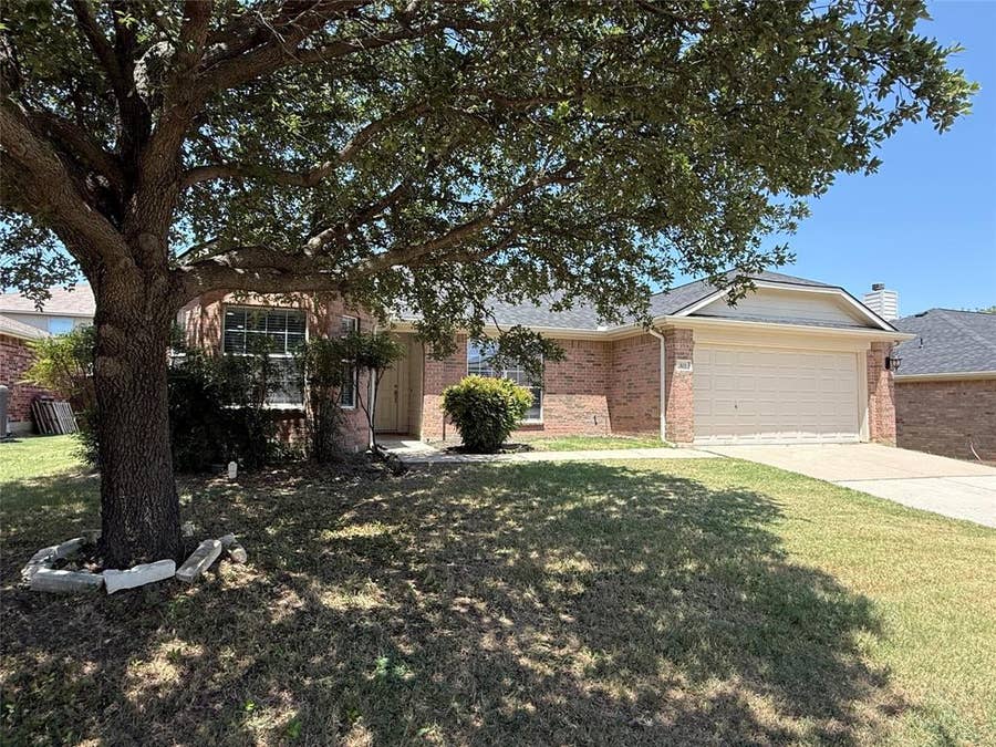 Property photo for 103 Santa Fe Trail, Justin, TX