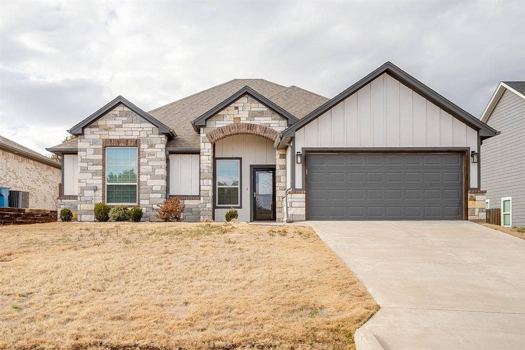 2708 San Gabriel Drive, Granbury, TX 76048 2708 San Gabriel Drive, Granbury, TX 76048