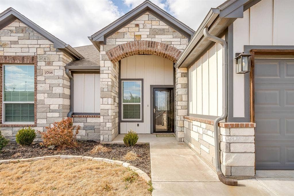 2708 San Gabriel Drive, Granbury, TX 76048 2708 San Gabriel Drive, Granbury, TX 76048