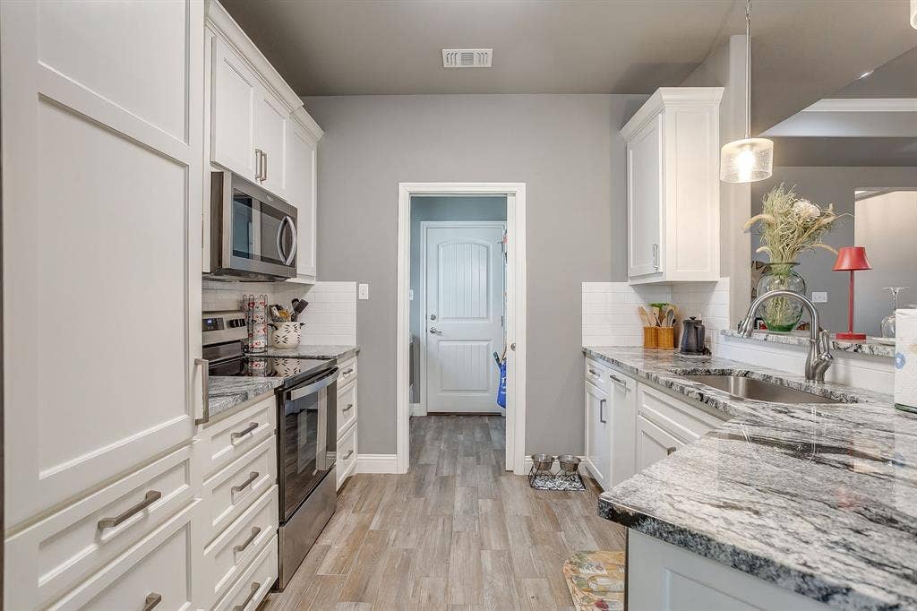 2708 San Gabriel Drive, Granbury, TX 76048 2708 San Gabriel Drive, Granbury, TX 76048