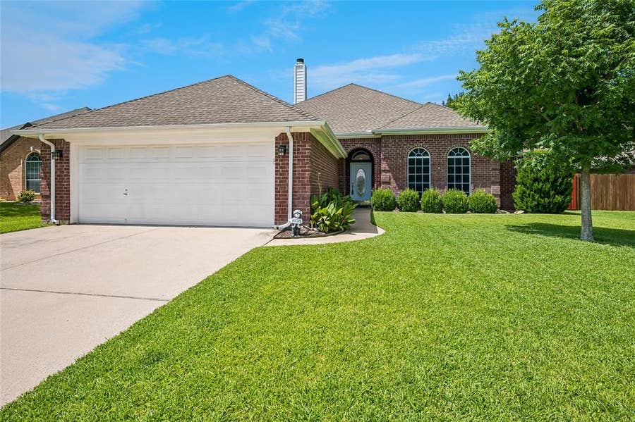 Property photo for 516 Hazelnut Court, Saginaw, TX