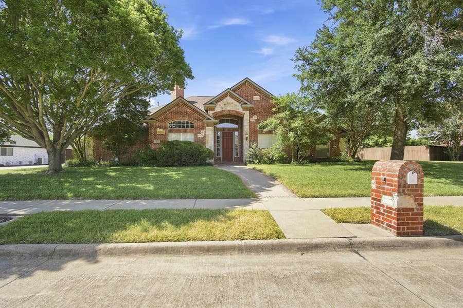 Property photo for 5430 Sycamore Drive, Midlothian, TX