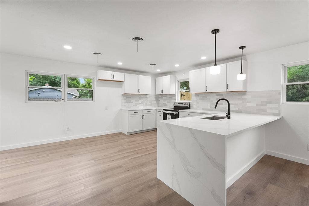 861 Woodcrest Drive, Hurst, TX 76053 861 Woodcrest Drive, Hurst, TX 76053