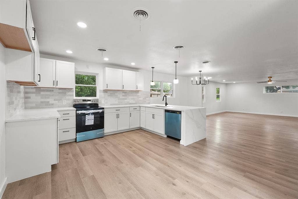 861 Woodcrest Drive, Hurst, TX 76053 861 Woodcrest Drive, Hurst, TX 76053