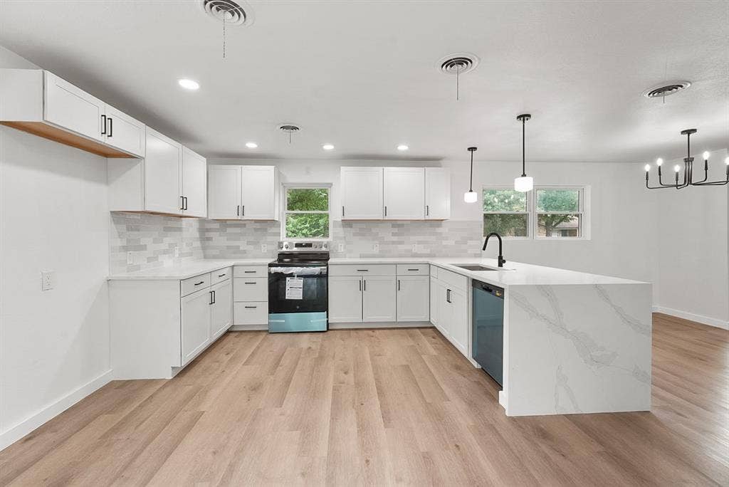 861 Woodcrest Drive, Hurst, TX 76053 861 Woodcrest Drive, Hurst, TX 76053