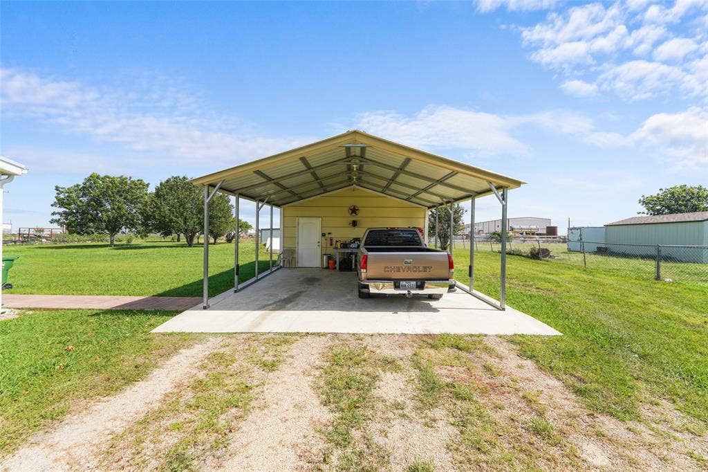 542 Private Road 4906, Haslet, TX 76052 Workshop and covered carport