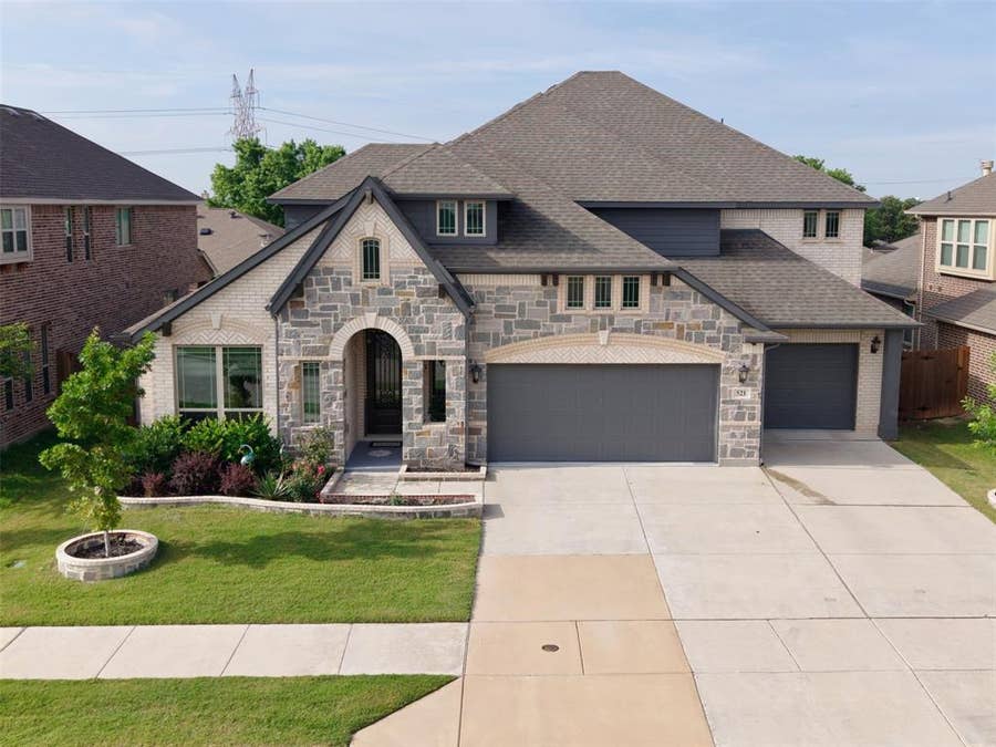 Property photo for 521 Ridgewater Trail, Fort Worth, TX