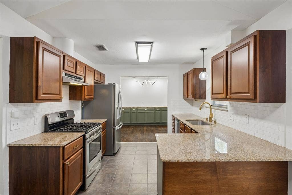 3624 Churchill Lane, Plano, TX 75075 Generous counter space and an open connection to the breakfast area support both daily functionality and gatherings with guests.
