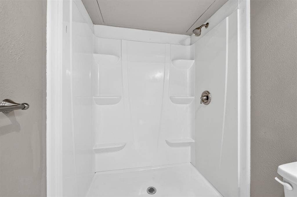 555 Hawthorne Drive, Allen, TX 75002 555 Hawthorne Drive, Allen, TX 75002