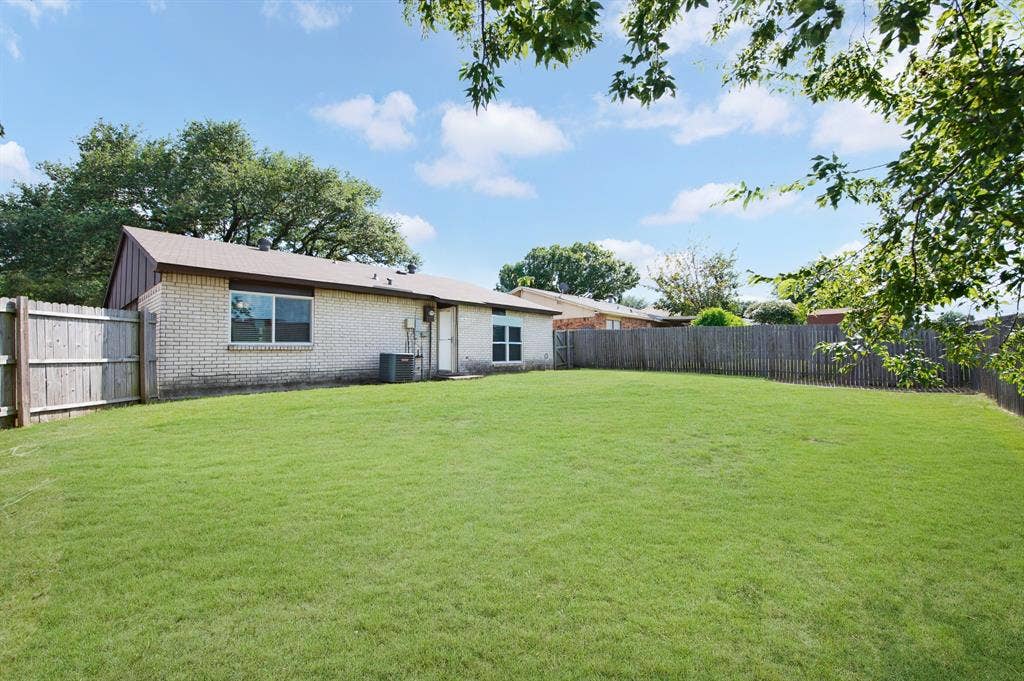 555 Hawthorne Drive, Allen, TX 75002 555 Hawthorne Drive, Allen, TX 75002